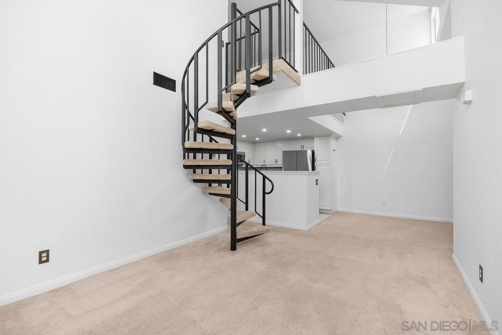 Image 5 of property listing at 1564 Tanglewood Ln 15, Escondido, CA 92029