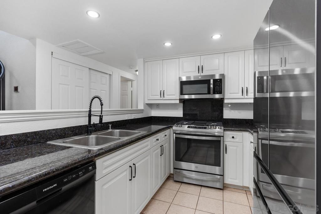 Image 6 of property listing at 1564 Tanglewood Ln 15, Escondido, CA 92029