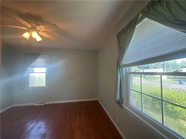 7300 W 89th Terrace, Overland Park, KS 66212
