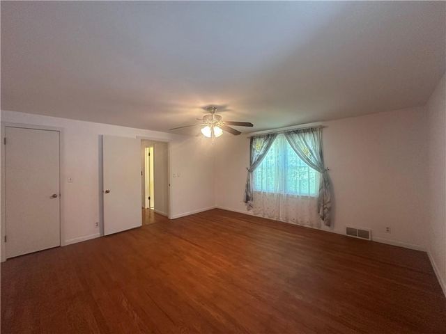 7300 W 89th Terrace, Overland Park, KS 66212