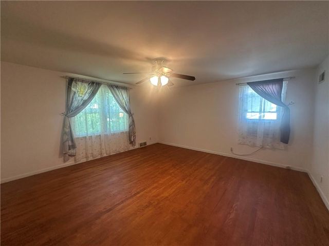 7300 W 89th Terrace, Overland Park, KS 66212