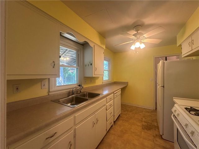 7300 W 89th Terrace, Overland Park, KS 66212