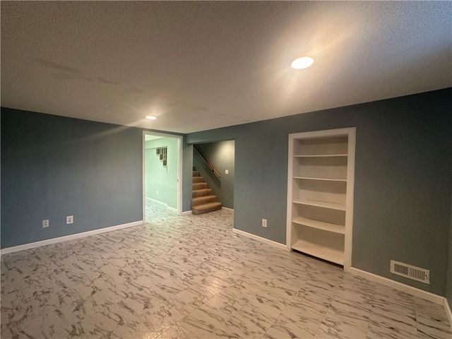 7300 W 89th Terrace, Overland Park, KS 66212