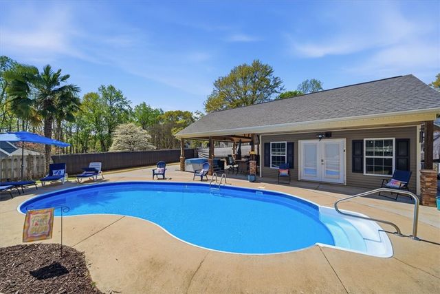 267 Farm Lake Road, Boiling Springs, SC 29316