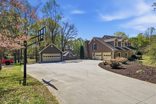 267 Farm Lake Road, Boiling Springs, SC 29316