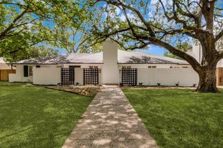 6034 Prestonshire Lane, Dallas, TX 75225
