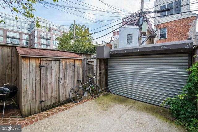 1414 SWANN ST NW, Washington, DC 20009