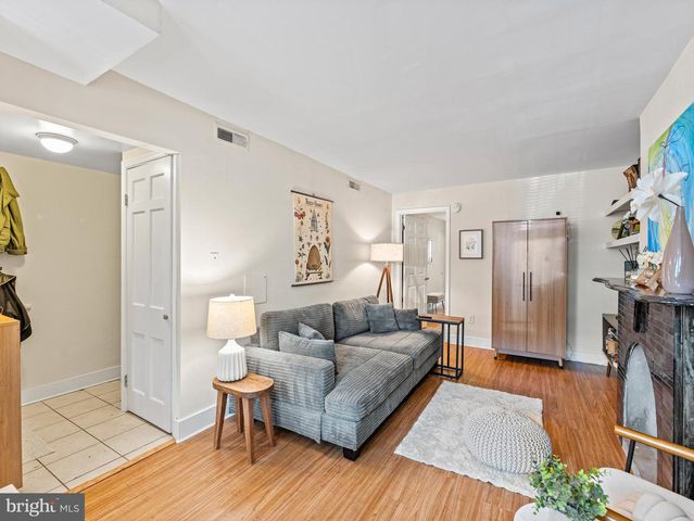 1414 SWANN ST NW, Washington, DC 20009