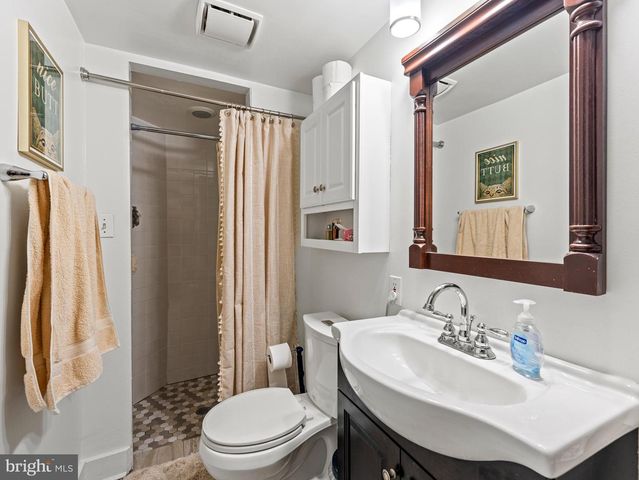 1414 SWANN ST NW, Washington, DC 20009