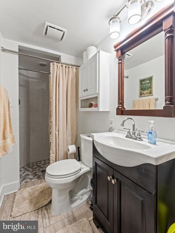 1414 SWANN ST NW, Washington, DC 20009