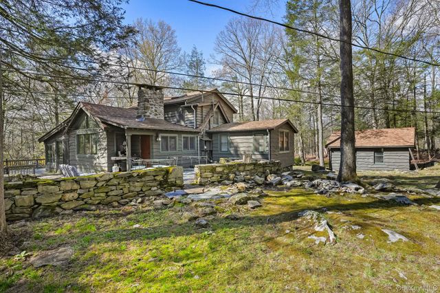 29 Barrett Circle Court, Carmel, NY 10512
