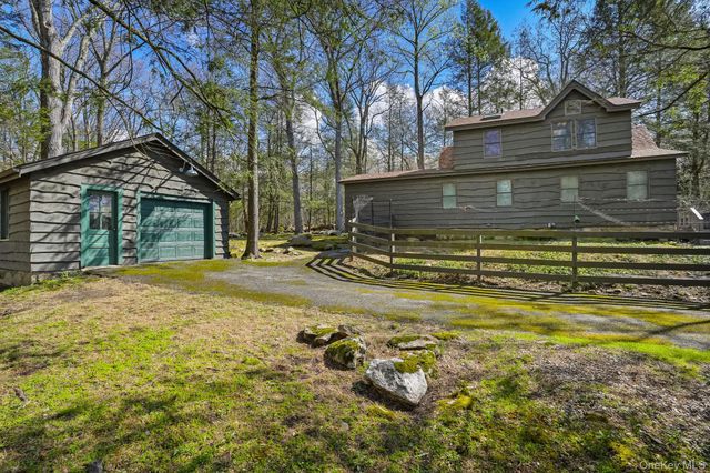29 Barrett Circle Court, Carmel, NY 10512