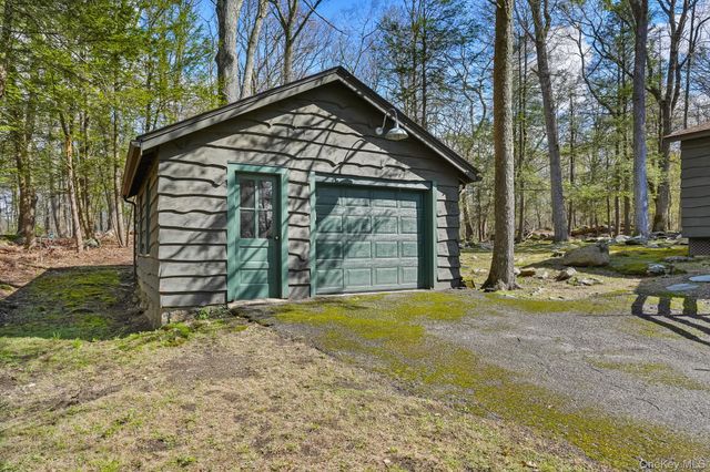 29 Barrett Circle Court, Carmel, NY 10512