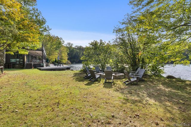 29 Barrett Circle Court, Carmel, NY 10512