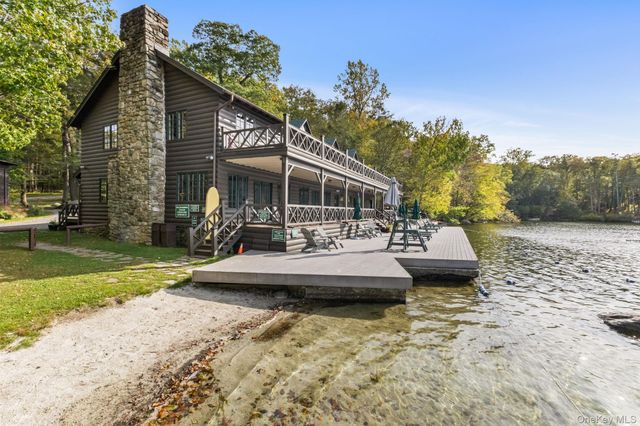 29 Barrett Circle Court, Carmel, NY 10512