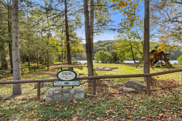 29 Barrett Circle Court, Carmel, NY 10512