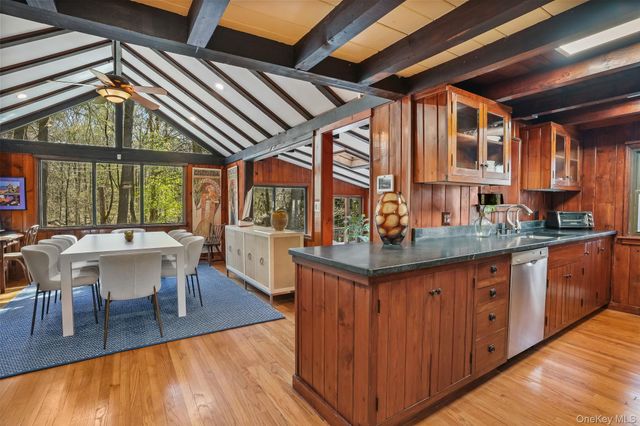29 Barrett Circle Court, Carmel, NY 10512