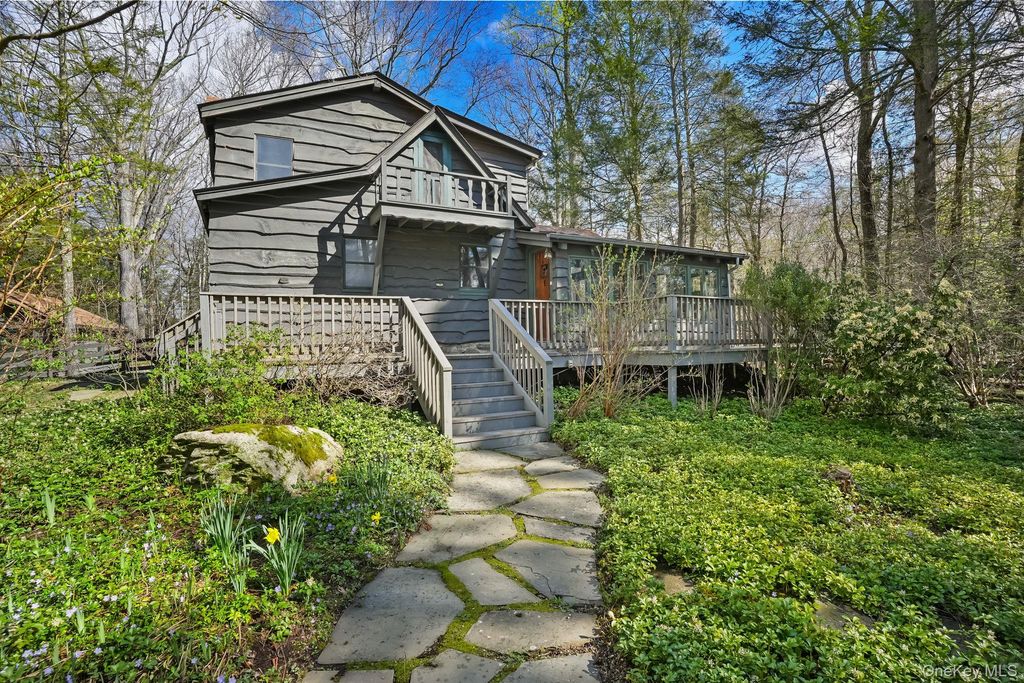 29 Barrett Circle Court, Carmel, NY 10512