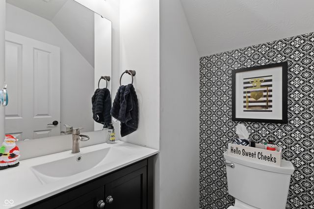 847 S Summerhaven Court, New Palestine, IN 46163