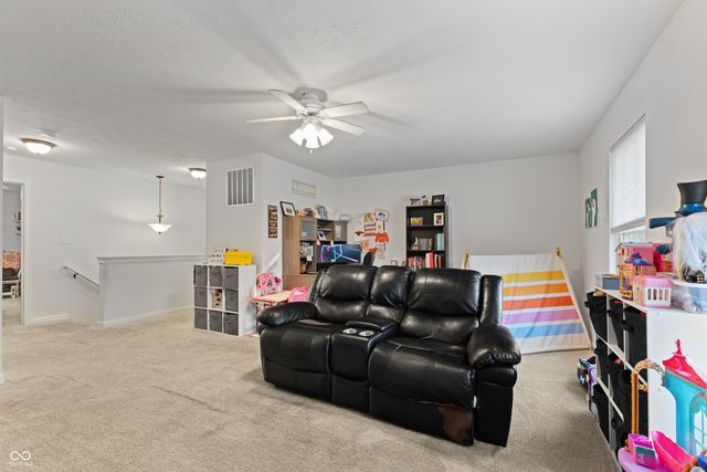 847 S Summerhaven Court, New Palestine, IN 46163