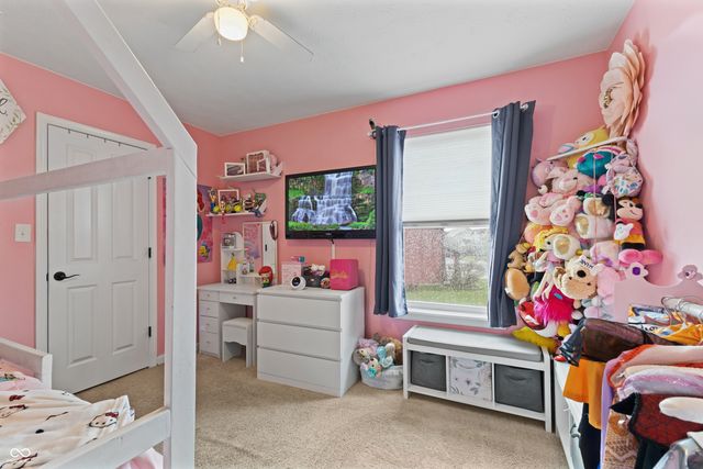 847 S Summerhaven Court, New Palestine, IN 46163