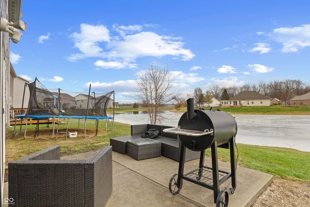 847 S Summerhaven Court, New Palestine, IN 46163
