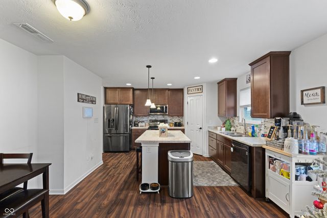 847 S Summerhaven Court, New Palestine, IN 46163