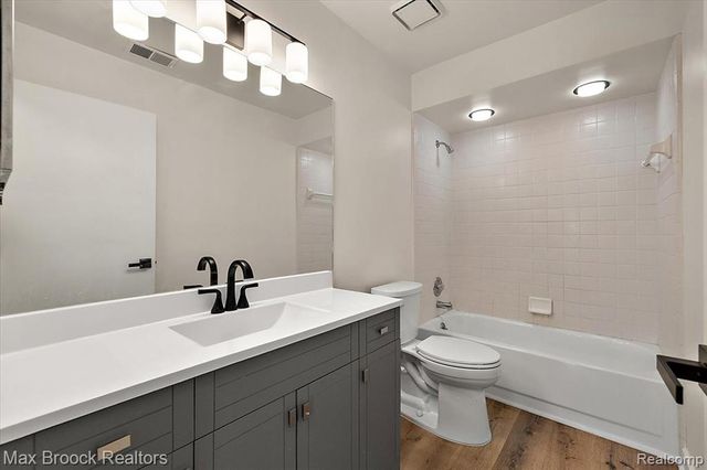 30414 Orchard Lake Road 29, Farmington Hills, MI 48334