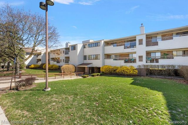 30414 Orchard Lake Road 29, Farmington Hills, MI 48334