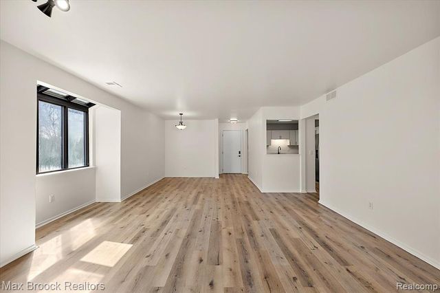 30414 Orchard Lake Road 29, Farmington Hills, MI 48334