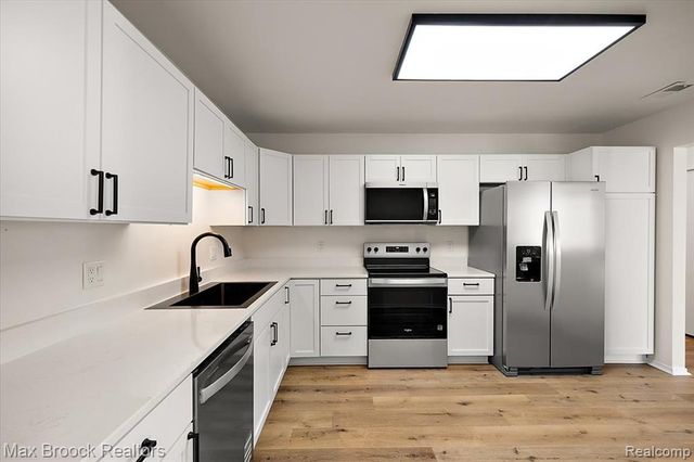 30414 Orchard Lake Road 29, Farmington Hills, MI 48334