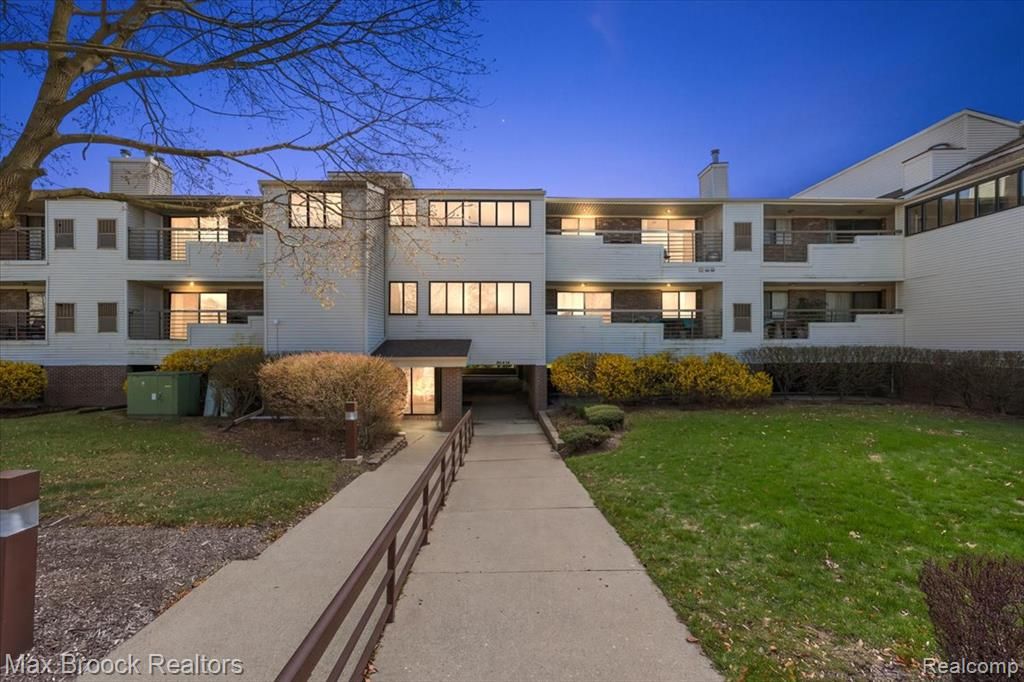 30414 Orchard Lake Road 29, Farmington Hills, MI 48334