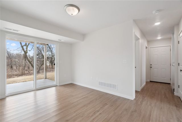 886 Summit Court, Coralville, IA 52241