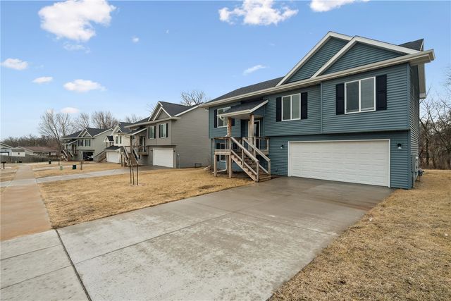 886 Summit Court, Coralville, IA 52241