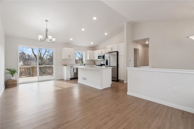 886 Summit Court, Coralville, IA 52241