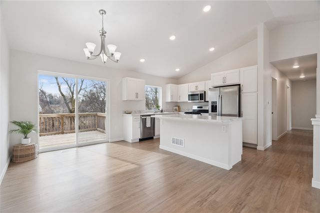 886 Summit Court, Coralville, IA 52241