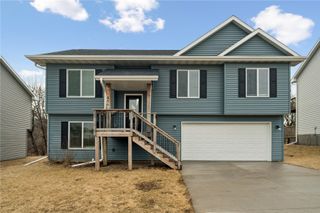 886 Summit Court, Coralville, IA 52241