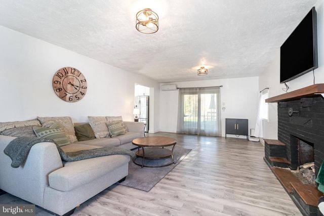 16 AMY DR, Harrisburg, PA 17112