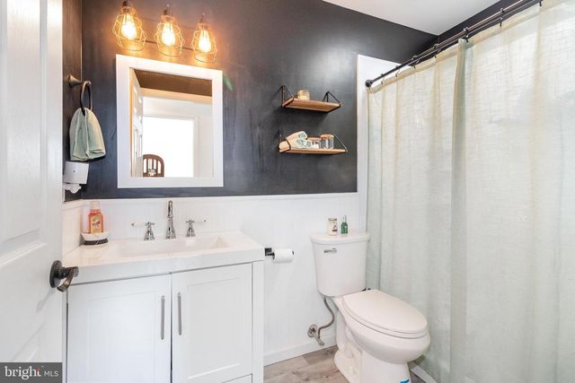 16 AMY DR, Harrisburg, PA 17112