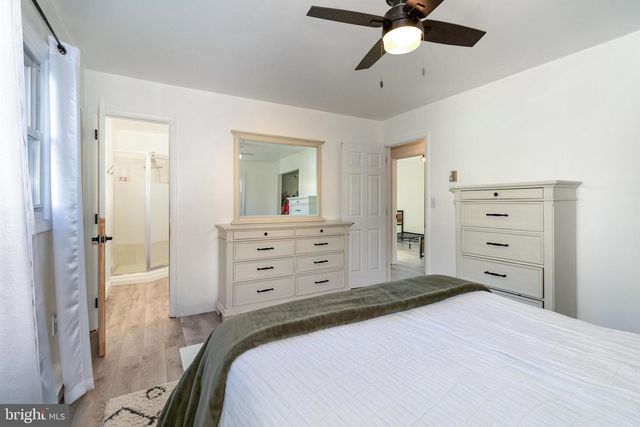 16 AMY DR, Harrisburg, PA 17112