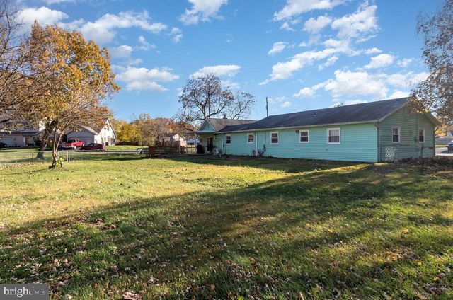 16 AMY DR, Harrisburg, PA 17112