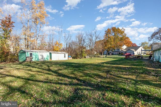 16 AMY DR, Harrisburg, PA 17112