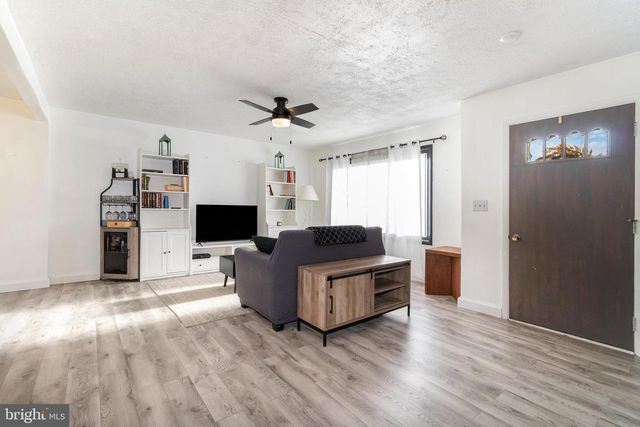 16 AMY DR, Harrisburg, PA 17112