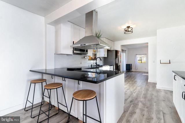 16 AMY DR, Harrisburg, PA 17112