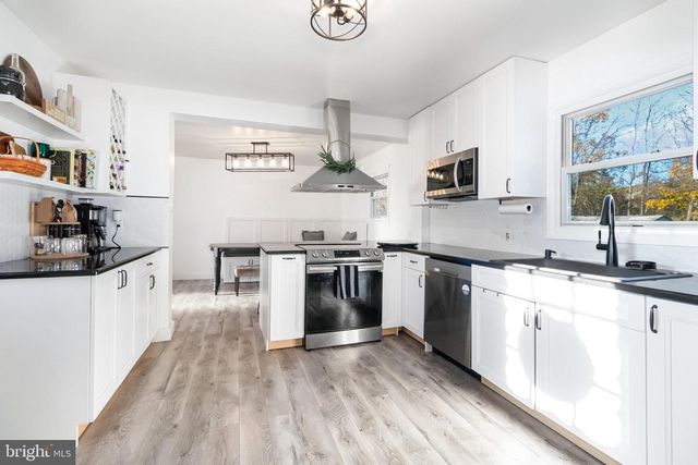 16 AMY DR, Harrisburg, PA 17112