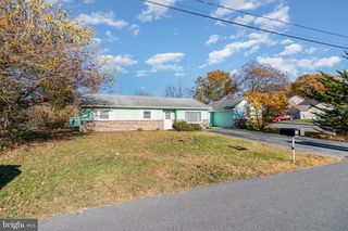 16 AMY DR, Harrisburg, PA 17112