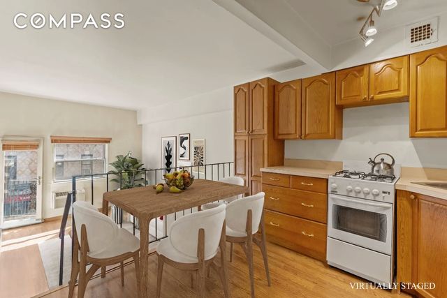 211 Thompson St Apt 2F, New York City, NY 10012