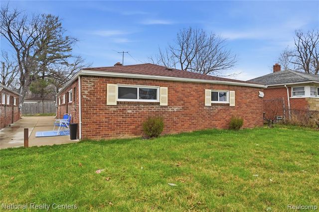 15310 W Chicago, Detroit, MI 48228