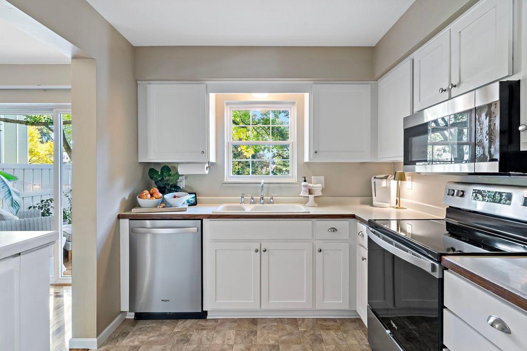 10673 Sherman Drive, Eden Prairie, MN 55347 — photo 5