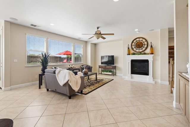 116 Emma Ct, Roseville, CA 95661